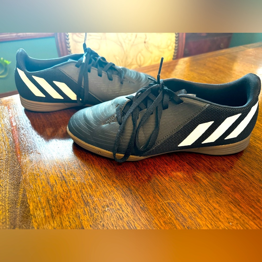 Adidas Predator Edge. Boys/men size 6. Brand new condition, only worn once!